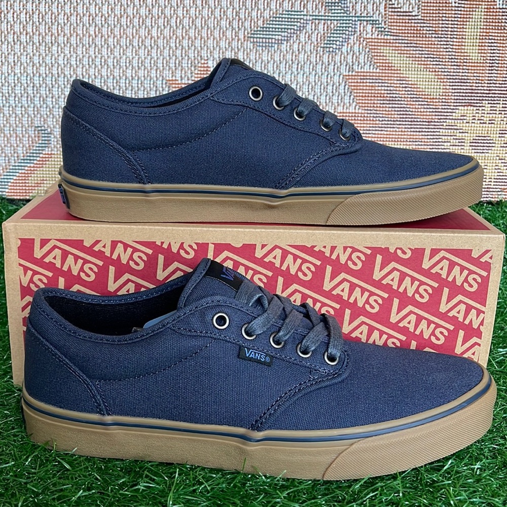 Vans Men’s Atwood
(12 Oz Canvas) Navy/Gum
VN000XB0D8F
Sneakers